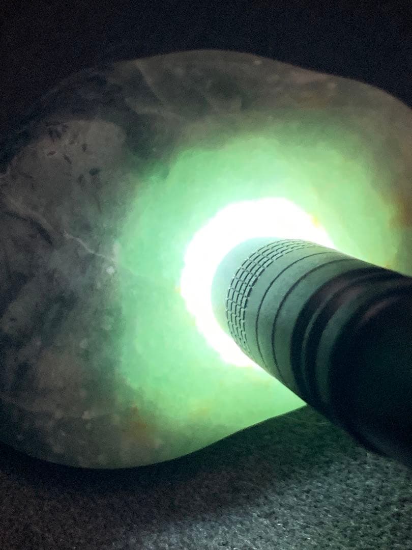 糸魚川ひすい極上の海石　翡翠　原石　翡翠　鉱物標本　コン沢　水石　根付　青翡翠