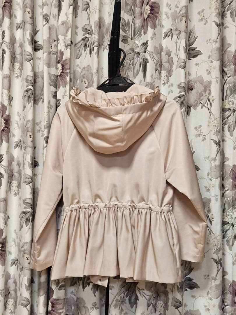 エムプルミエ　フリル付きベージュジャケット