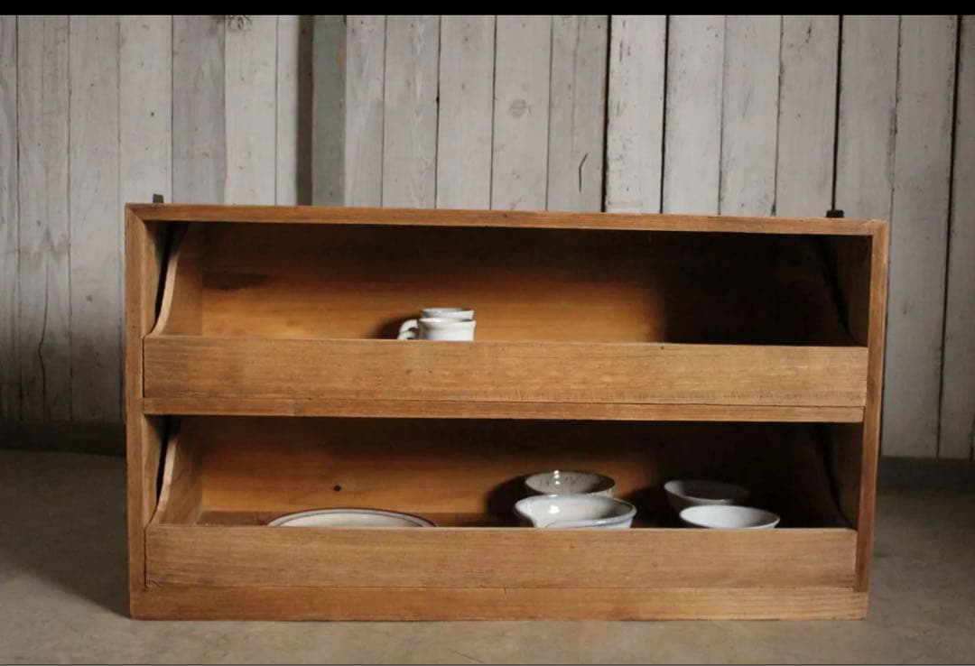 味のある木製の引き出し　2段