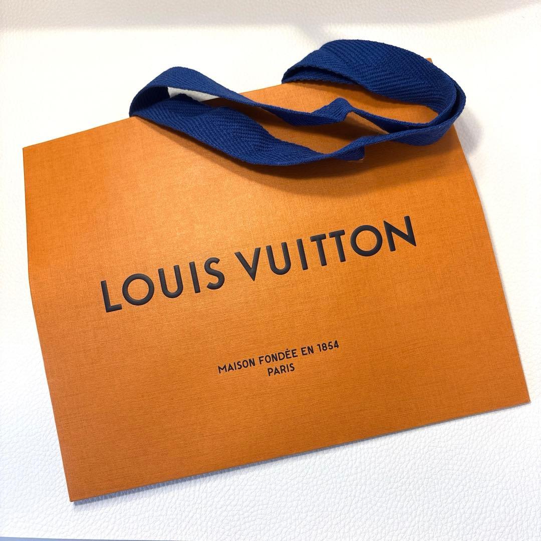 ルイヴィトン　ロゴ　ゴールド キーホルダー　キーリング　ショッパー　リボン付き