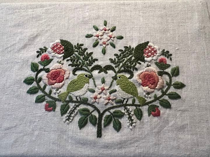 ハンドメイド手刺繍　刺しゅうフレーム　春を歌う鳥