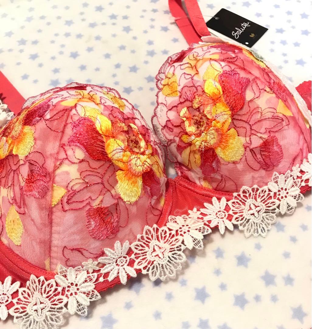 週末SALE✩.*˚早い者勝ち❣️新品 ワコール　サルート