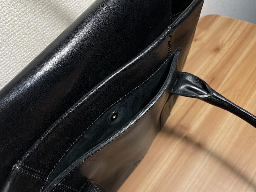 ★人気の黒・肩掛けできます★　HIROFU ヒロフ　　レザーバッグ