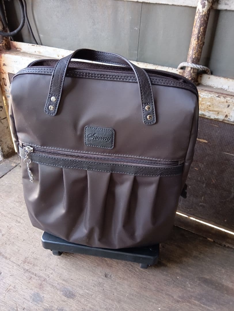 超美品　swany スワニー　キャリーバッグ　黒　ストッパー機能　クレーぺ