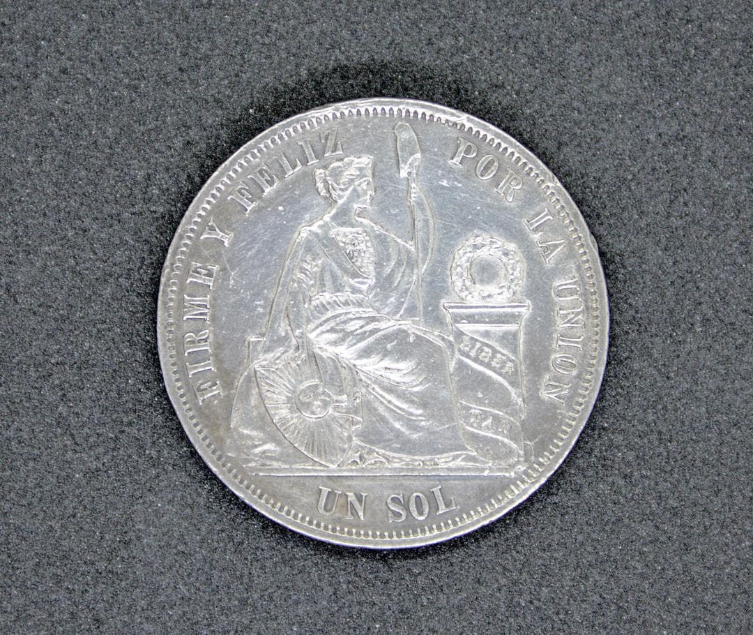 アンティーク　ペルー 1866年 １SOL 銀貨