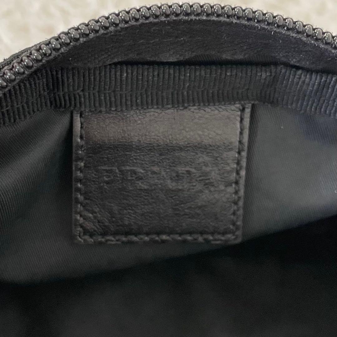 PRADA ブラック ナイロンポーチ