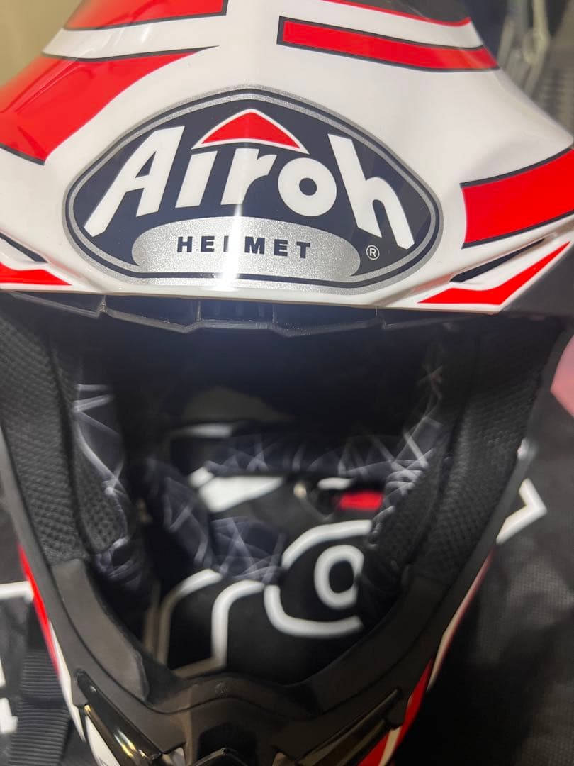 Airoh フルフェイスヘルメット 赤/白/黒