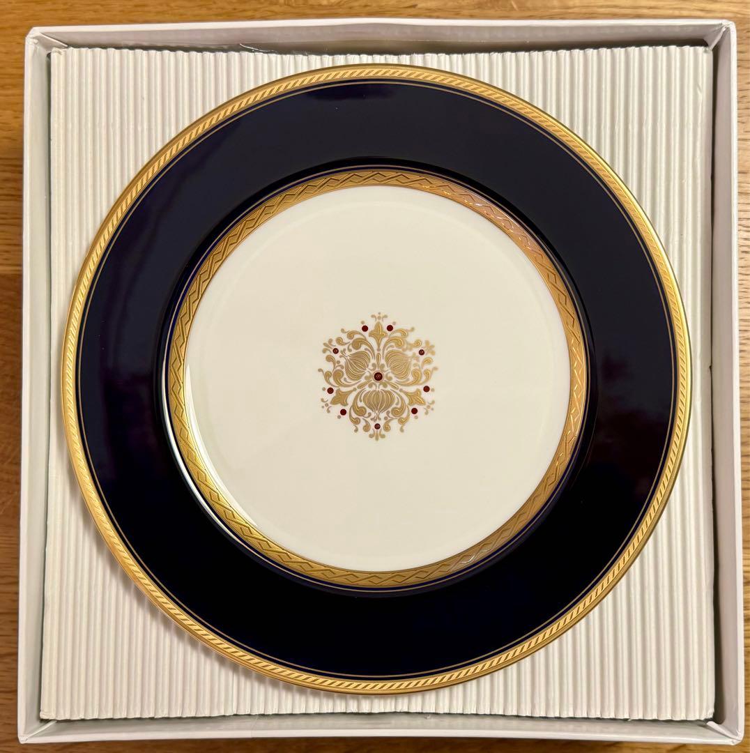 【新品未使用】ナルミ　ボーンチャイナ　珊瑚金彩柄　21cmデザート皿