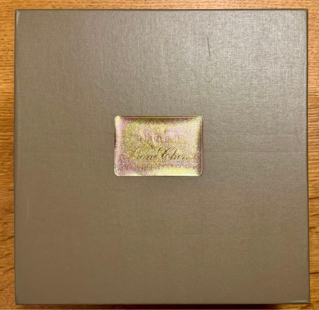 【新品未使用】ナルミ　ボーンチャイナ　珊瑚金彩柄　21cmデザート皿