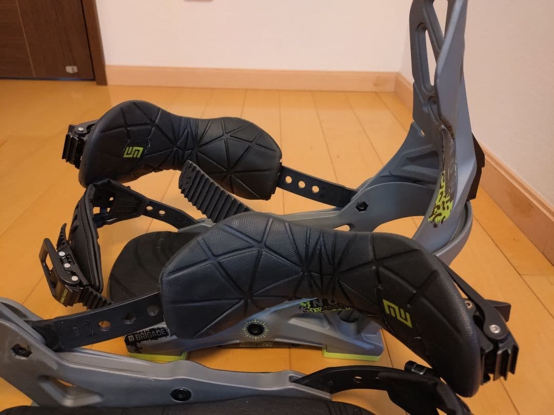 【訳あり】 スノーボード ビンディング NOW/ナウ BRIGADE Mサイズ