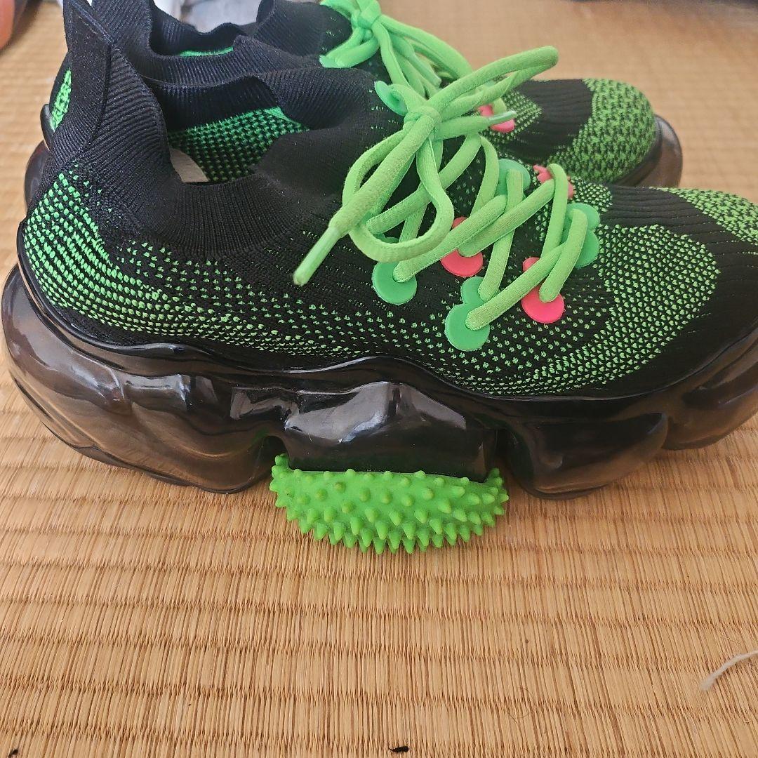 groundsスニーカー 黒/緑/ピンク