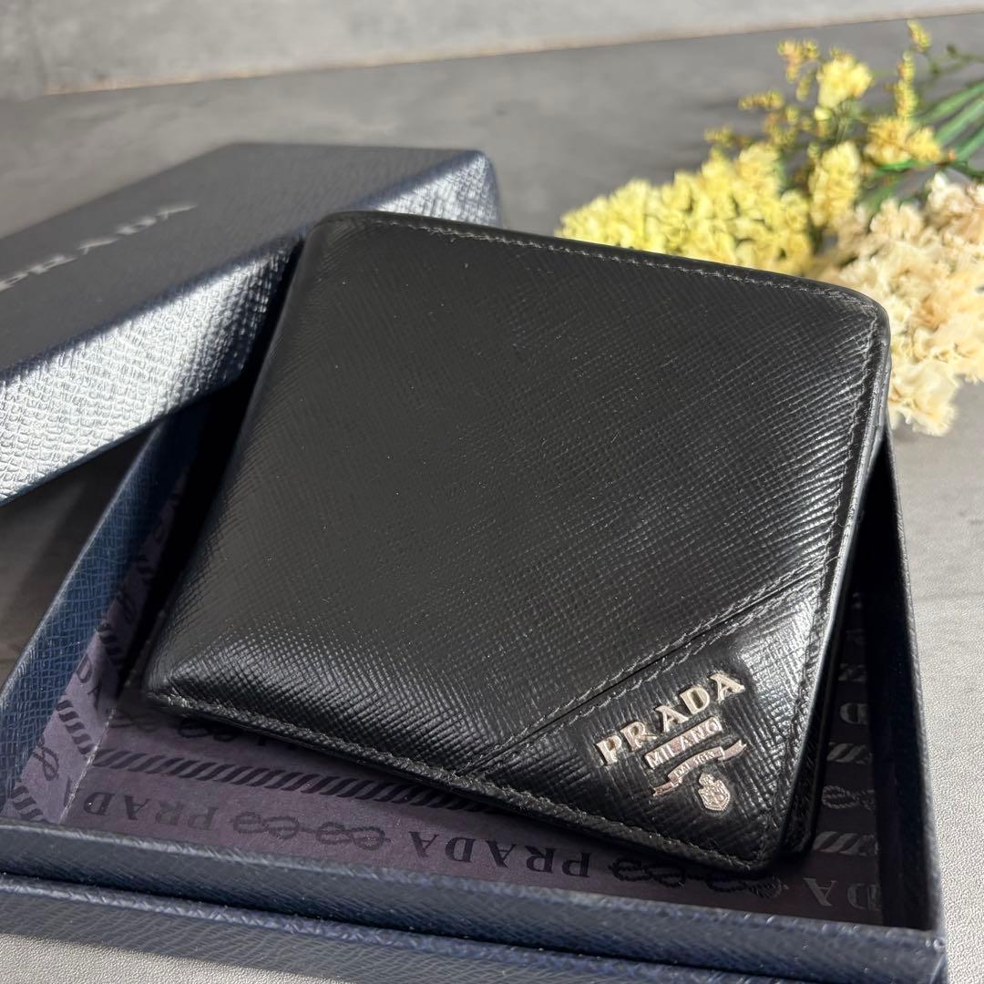【RFID搭載】PRADA 二つ折り財布 サフィアーノレザー 黒 メンズ 箱付き