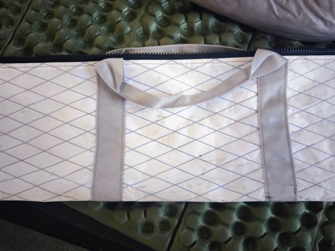 WINDY AND RAINY　コラボダストテーブル