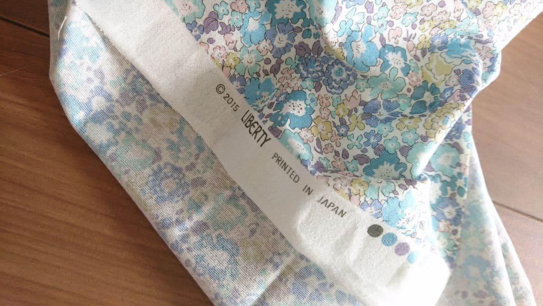 リバティ 犬のワンピース