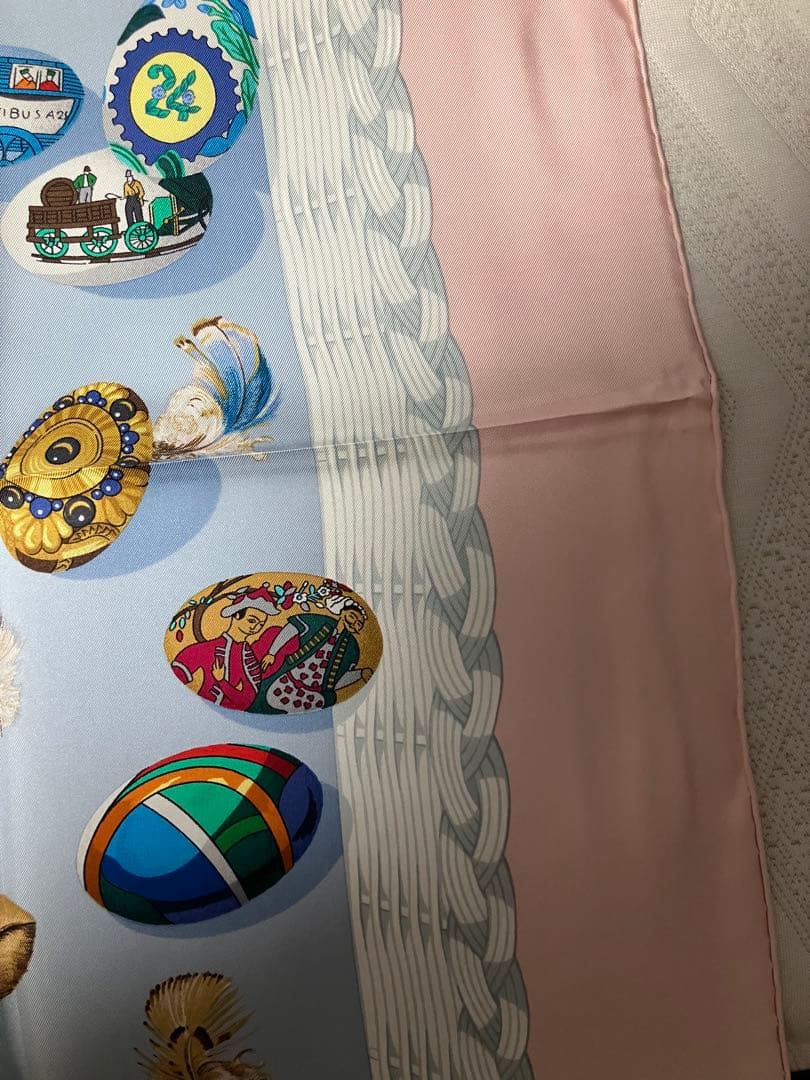 Hermès カラフルシルクスカーフ