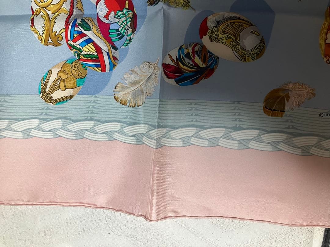 Hermès カラフルシルクスカーフ