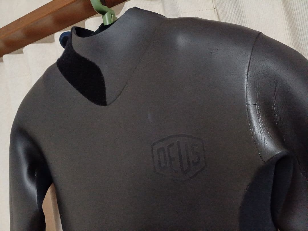 DEUS　デウス　ウェットスーツ　フルスーツ　3mm　ラバー　メンズMLサイズ