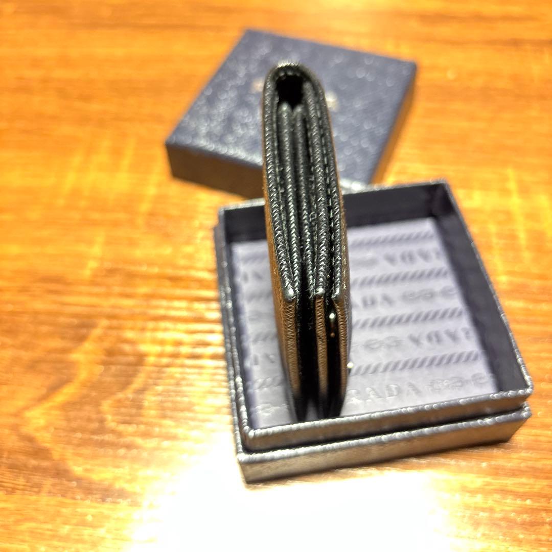 プラダ　ケース