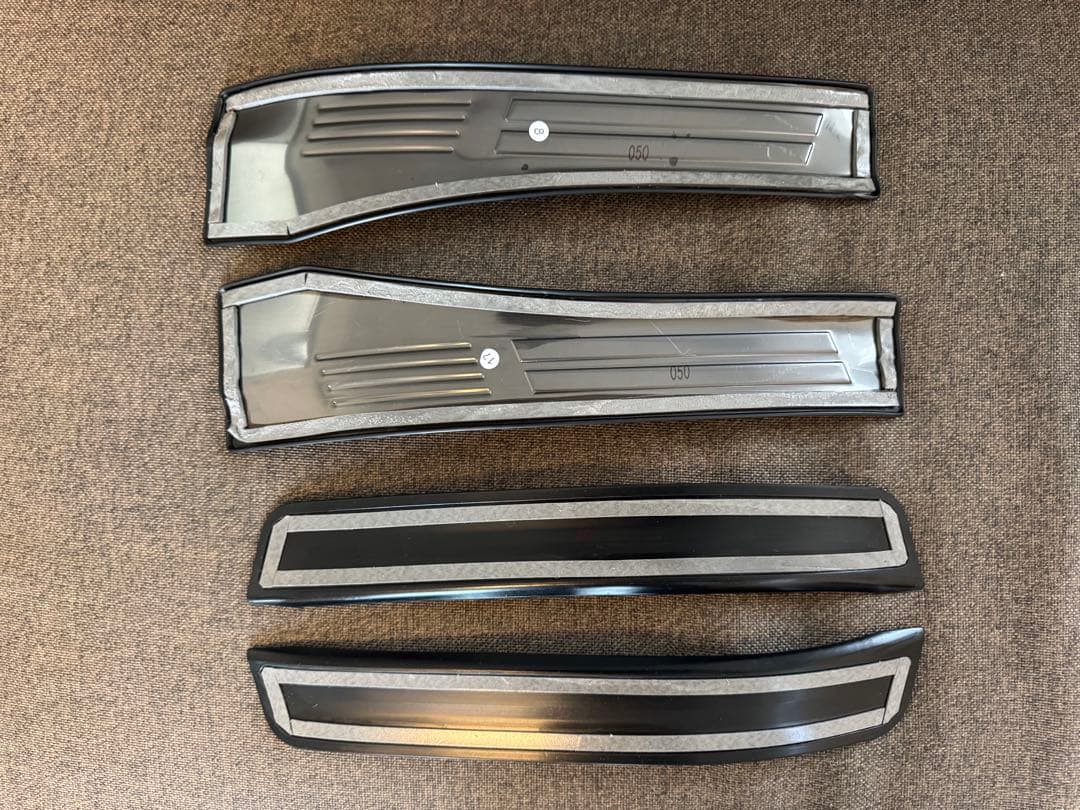 クラウンスポーツ サイドステップ　スカッフプレート フロント・リア 8Pセット