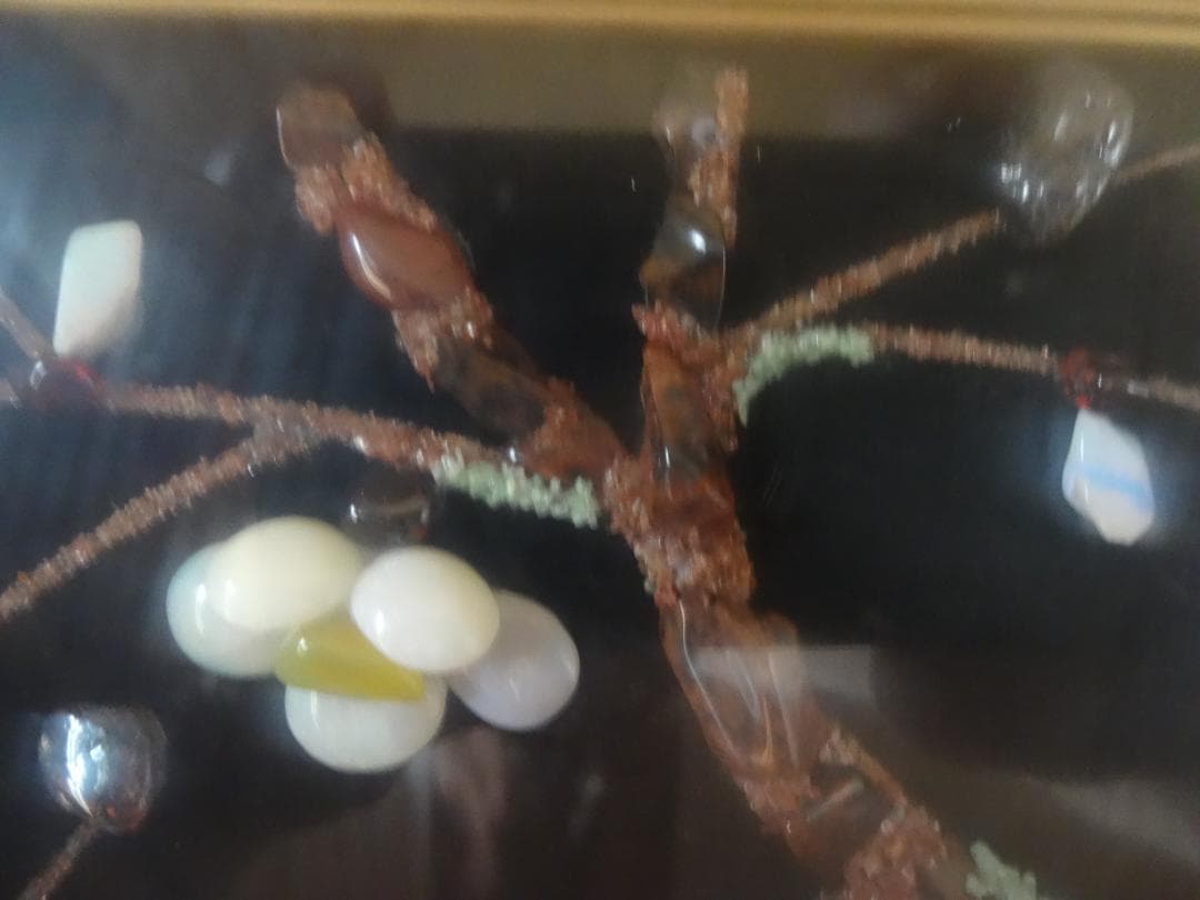 宝飾品　ふんだんに宝石（メノウ）を使って描いた花が咲いた大木