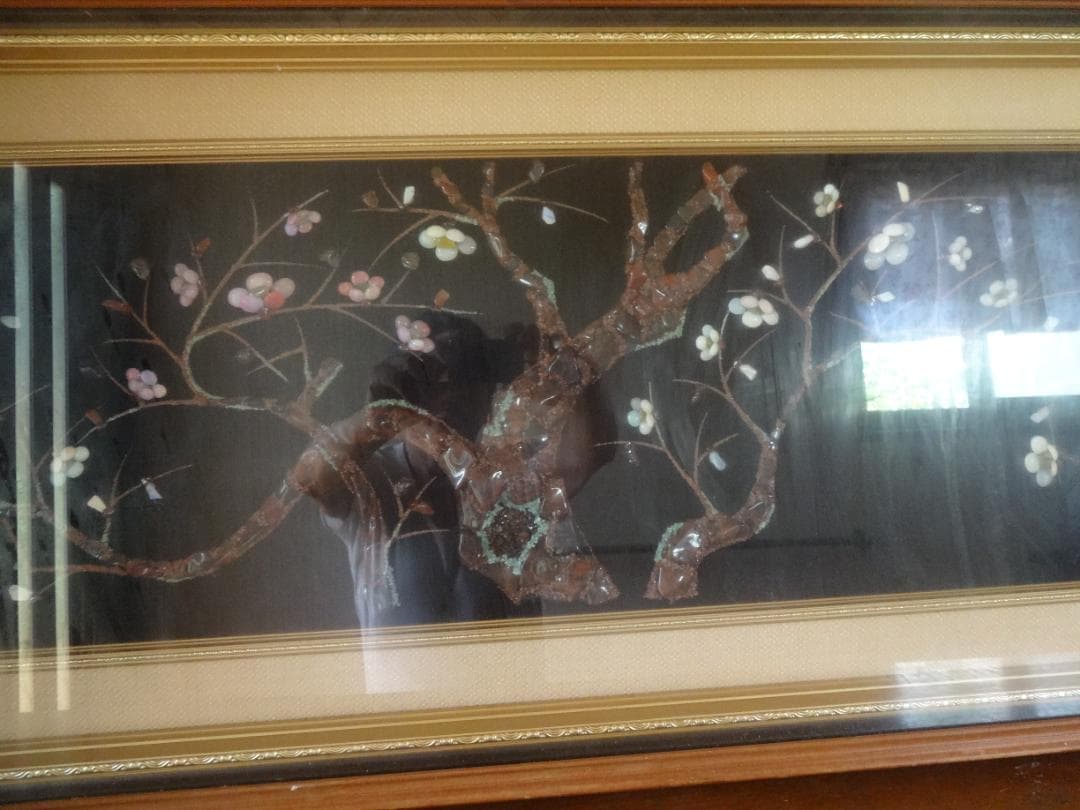 宝飾品　ふんだんに宝石（メノウ）を使って描いた花が咲いた大木