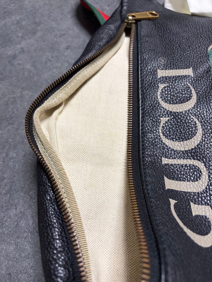 GUCCI レザー ボディバッグ 保存袋付き