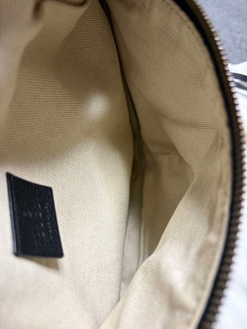 GUCCI レザー ボディバッグ 保存袋付き
