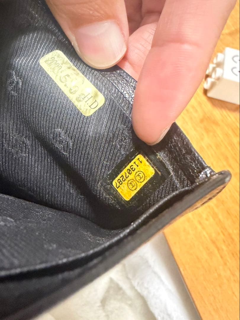 国内正規品　CHANEL シャネル　二つ折り財布　黒　キャビアスキン　ココマーク