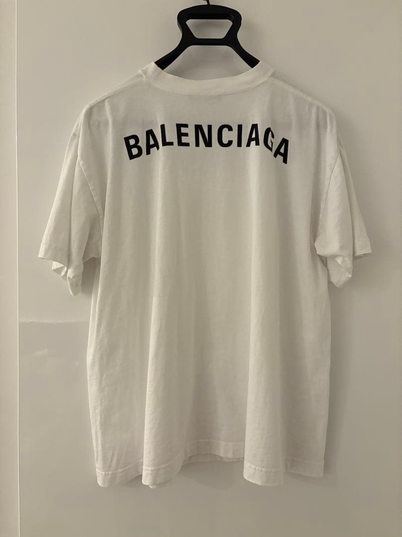 Sarah BALENCIAGA バックロゴTシャツ
