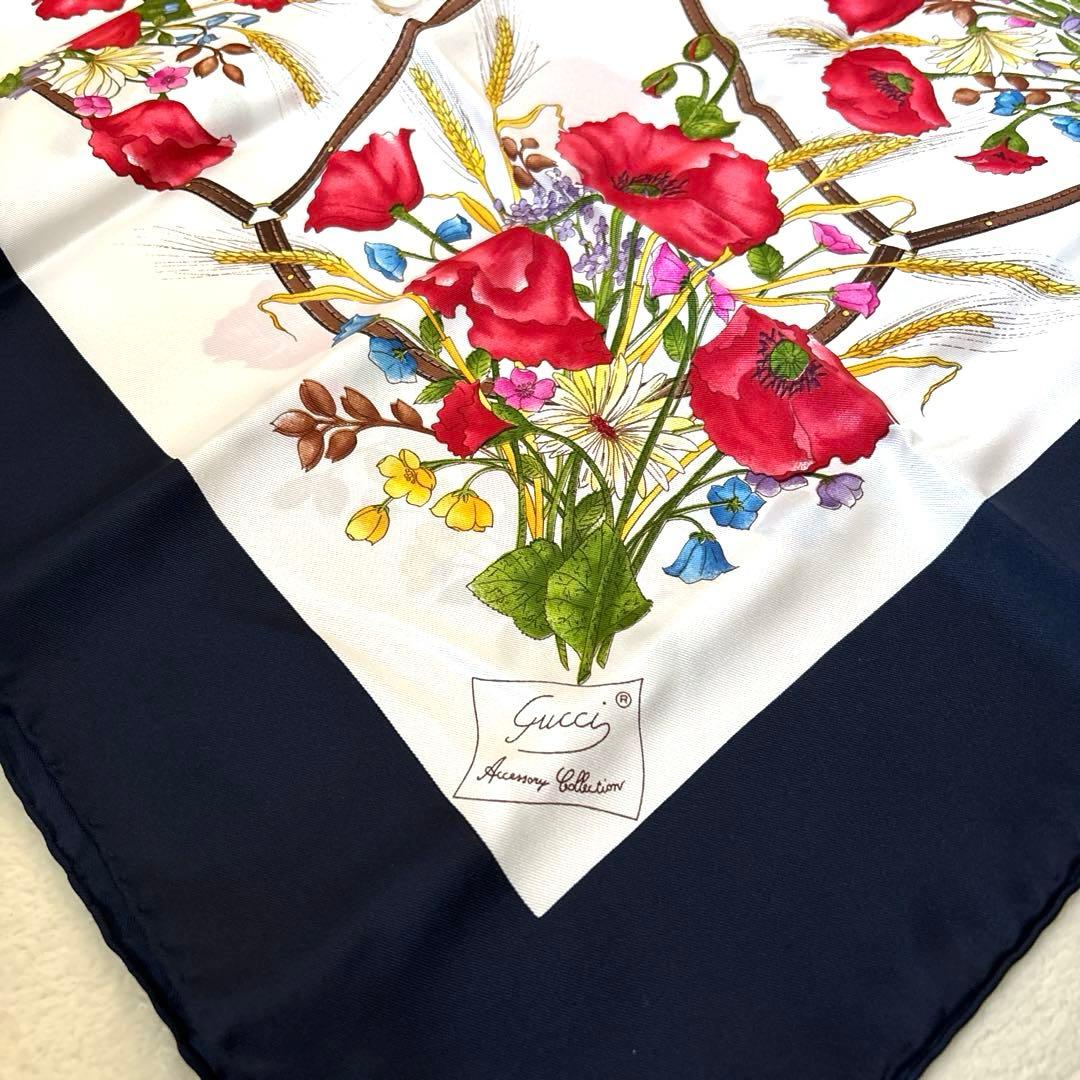 【GUCCI 】グッチ　シルク100% 花柄スカーフ