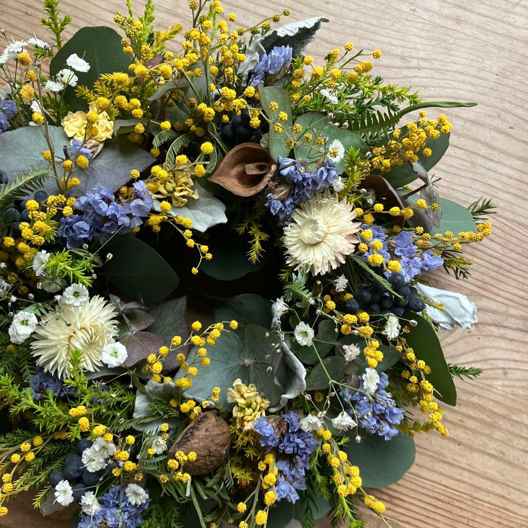 ミモザとブルースターチスのリース　ミランドールミモザ　貝細工　春