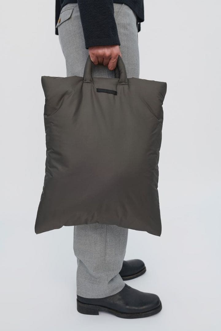バッグ Our Legacy Pillow Tote Olive Green