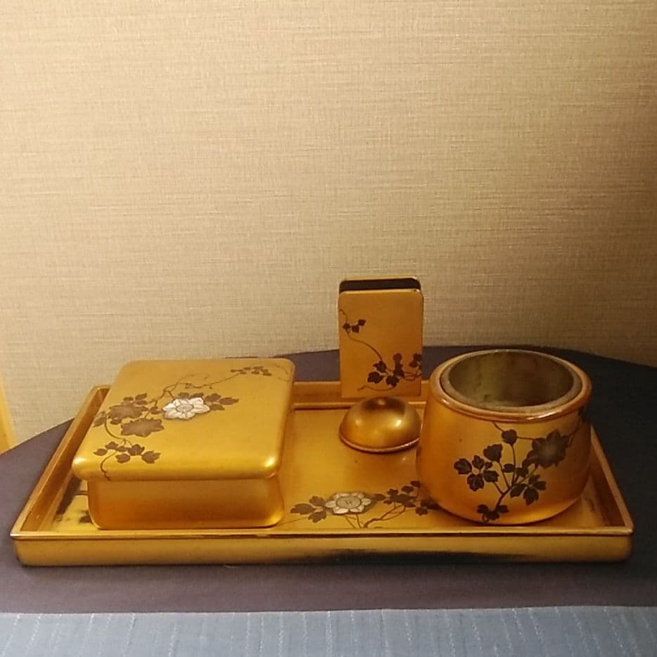 金箔漆塗蒔絵卓上喫煙セット