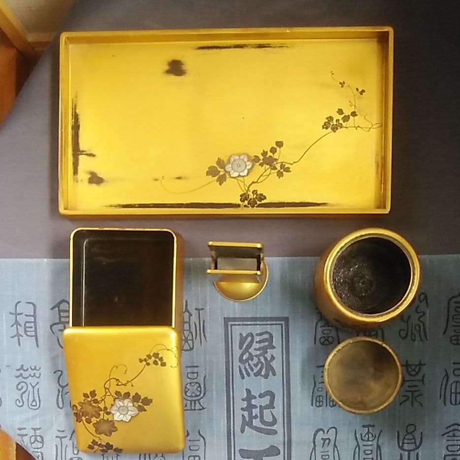 金箔漆塗蒔絵卓上喫煙セット