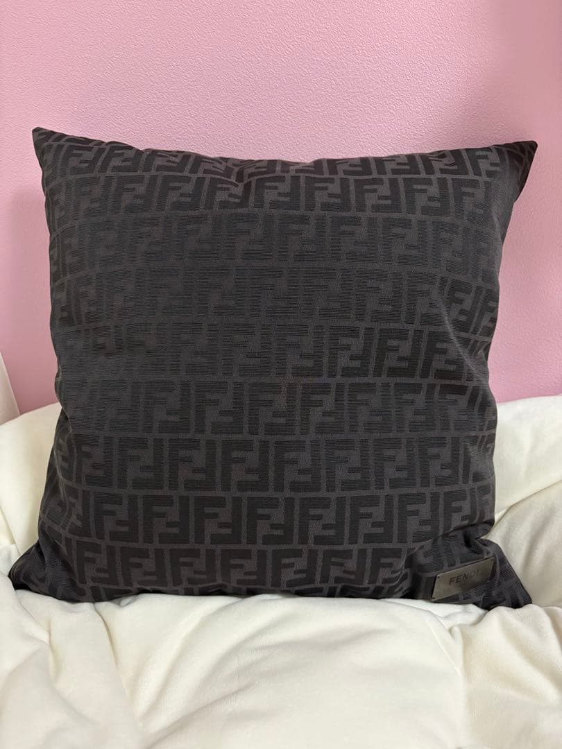 FENDI フェンディ　クッション　黒×黒　カバー　ブラック