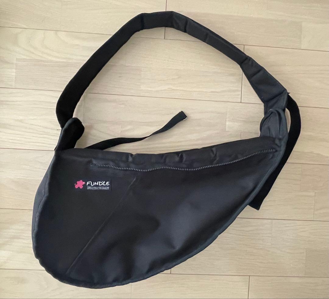 ★ ファンドル　スリングバッグ　スタンダードサイズ　Sサイズ　ブラック　黒 ★