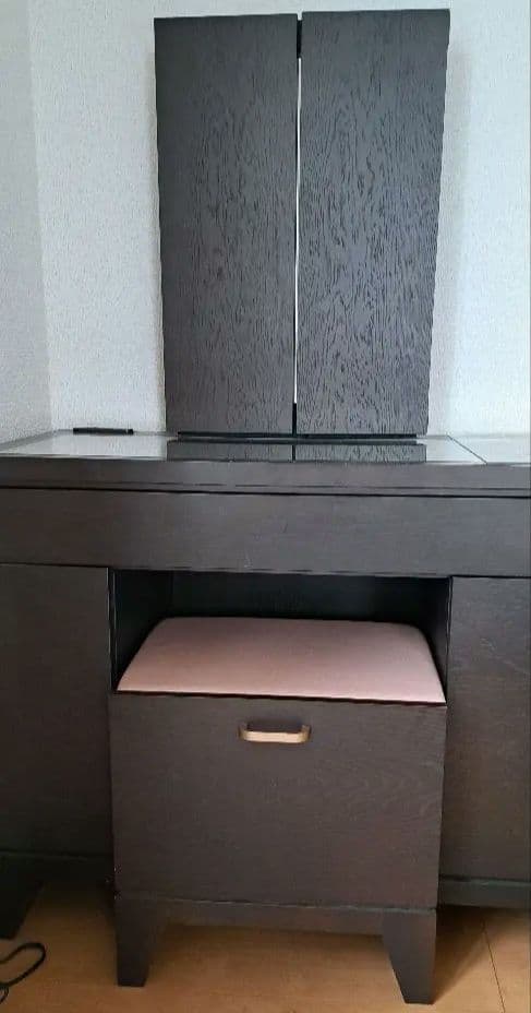 IDC大塚家具　ダークブラウン 木製ドレッサー ガラス天板 引き出し付き　三面鏡