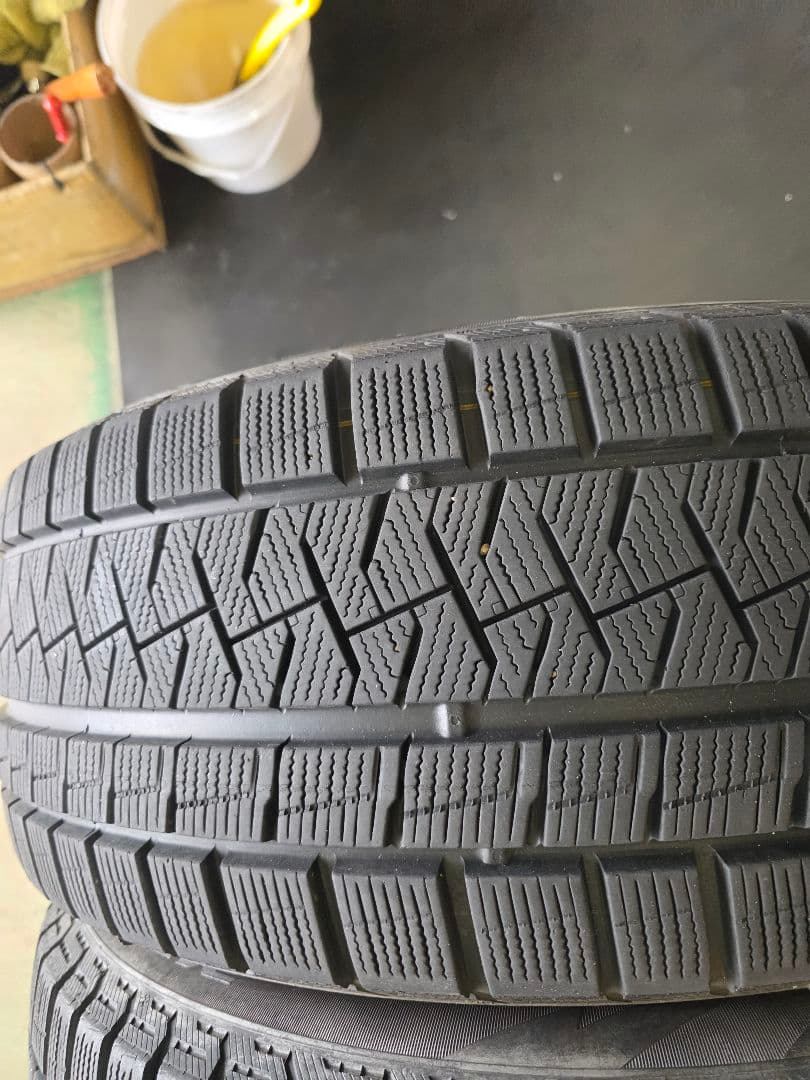 ピレリ　アイスアシンメトリコ 215/50R17 19年製 4本セット