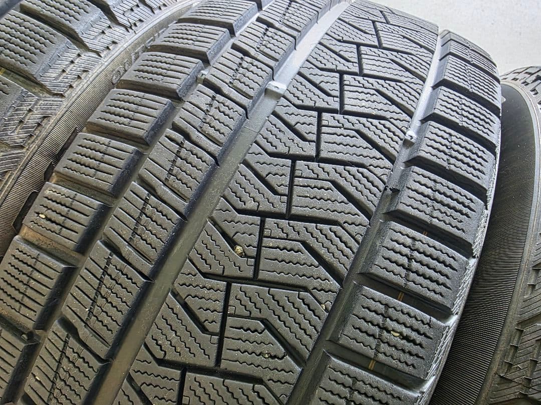 ピレリ　アイスアシンメトリコ 215/50R17 19年製 4本セット