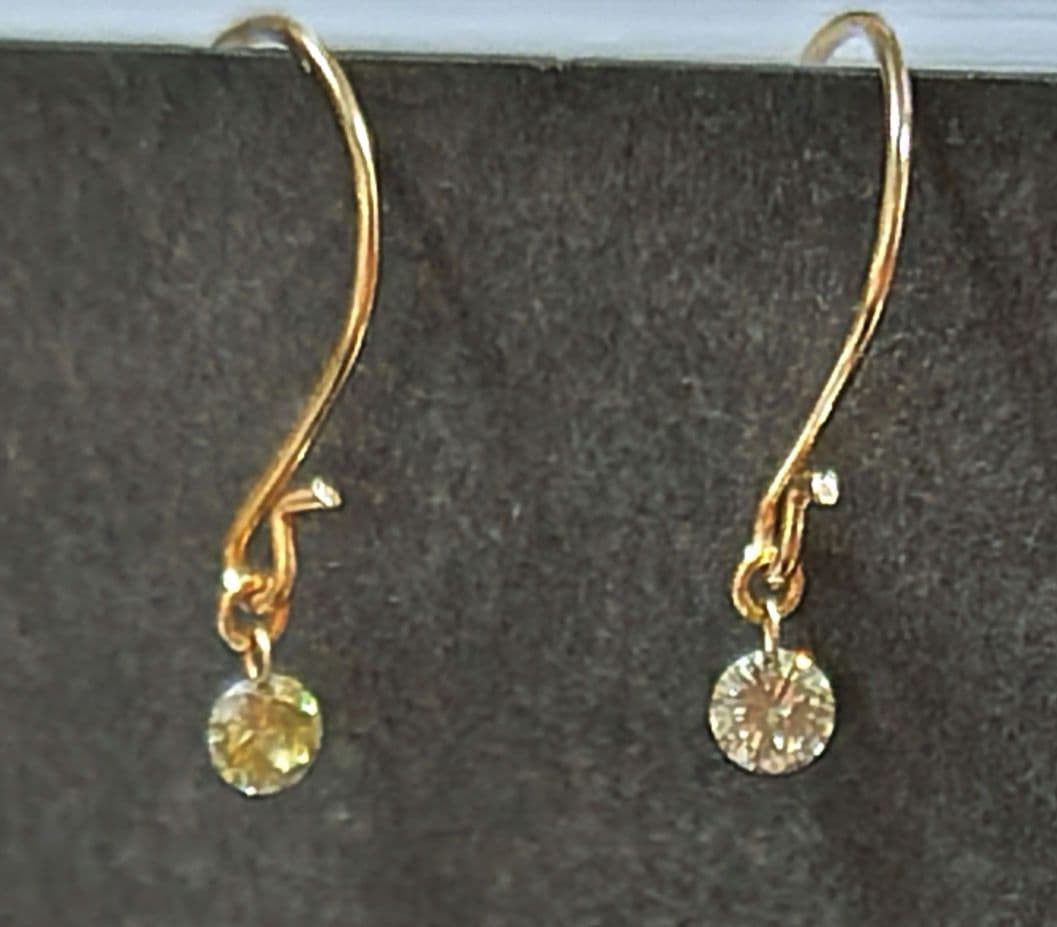 k18 天然ダイヤ 0.3ct レーザーホールセッティング フックピアス