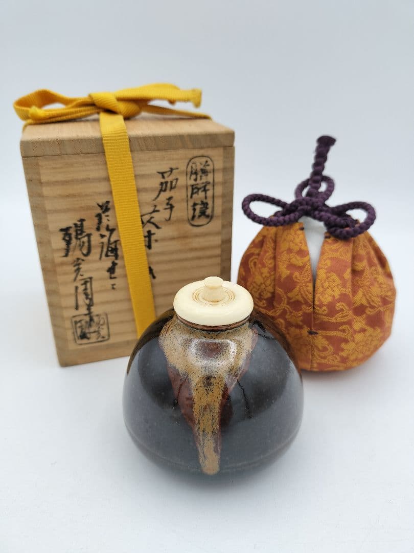 a979 膳所 茄子茶入 久田尋牛斎宗匠箱書 淡海陽炎園 小牡丹唐草金襴 木箱