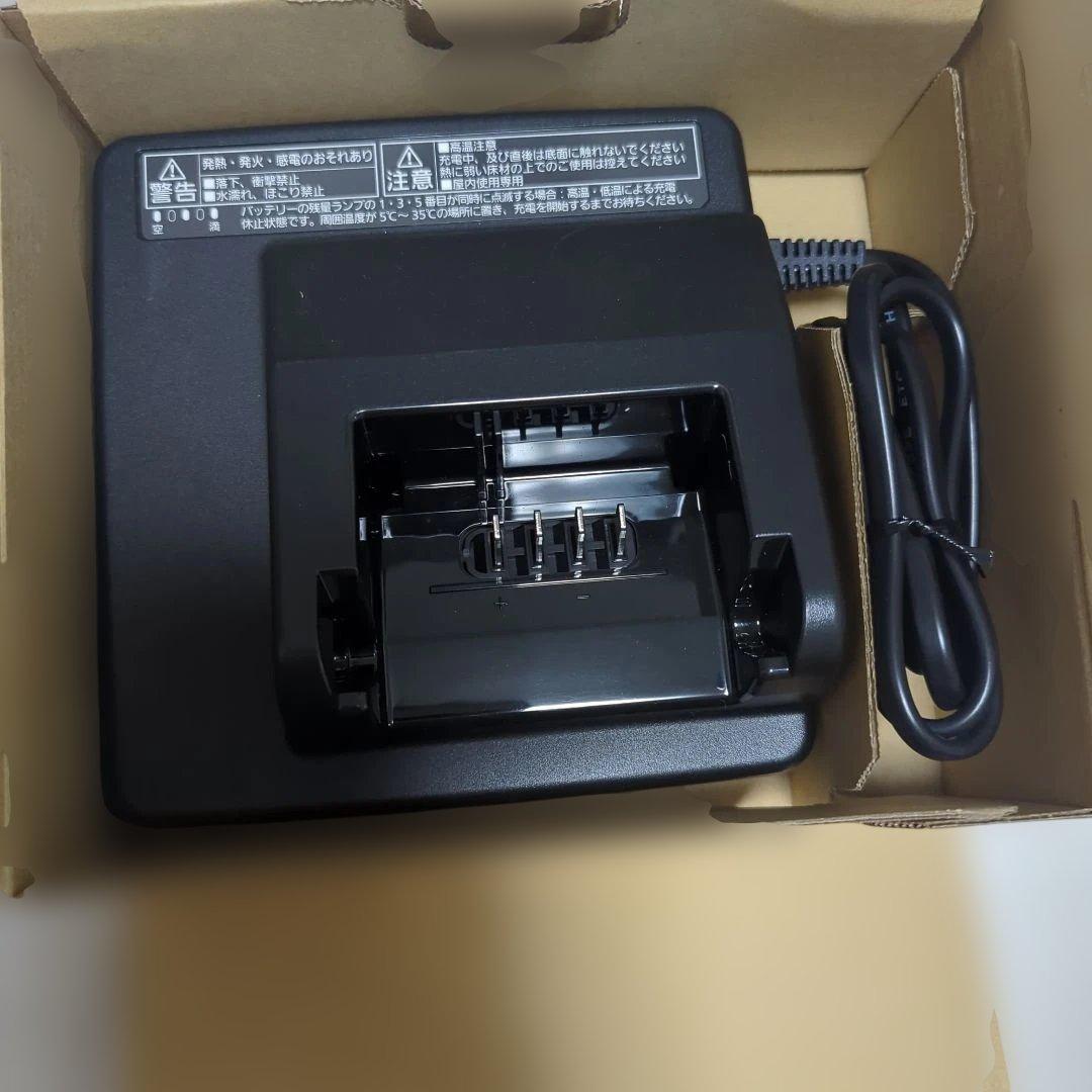 【新品】パナソニック　電動自転車　バッテリー充電器　NKJ075Z