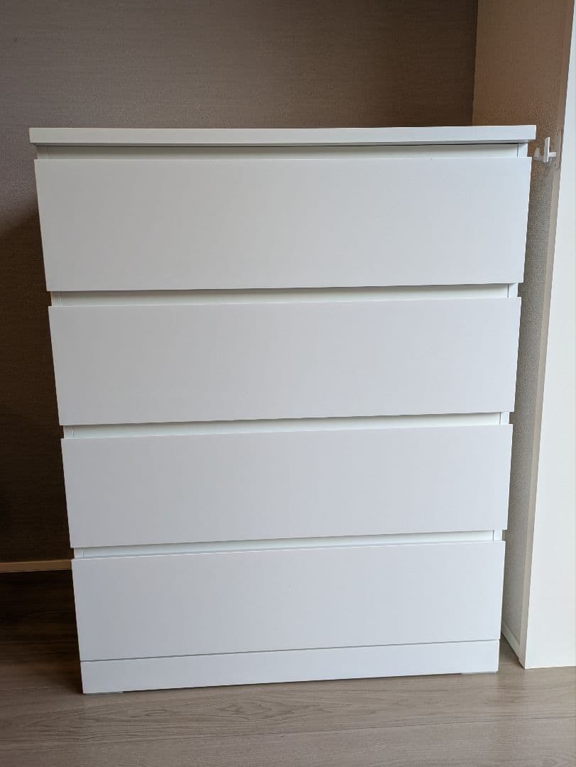 【発送頼める便】ホワイトチェスト 4段 引き出し付き　IKEA MALM マルム