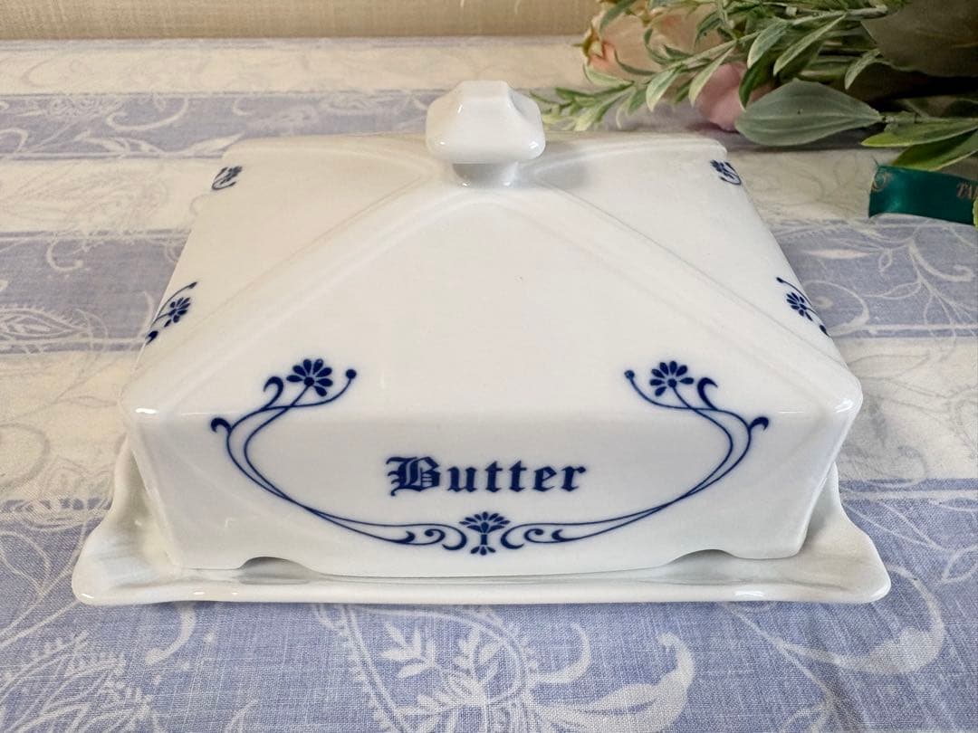 陶器　バターケース 白地に藍　セラミックバターディッシュ　北欧系
