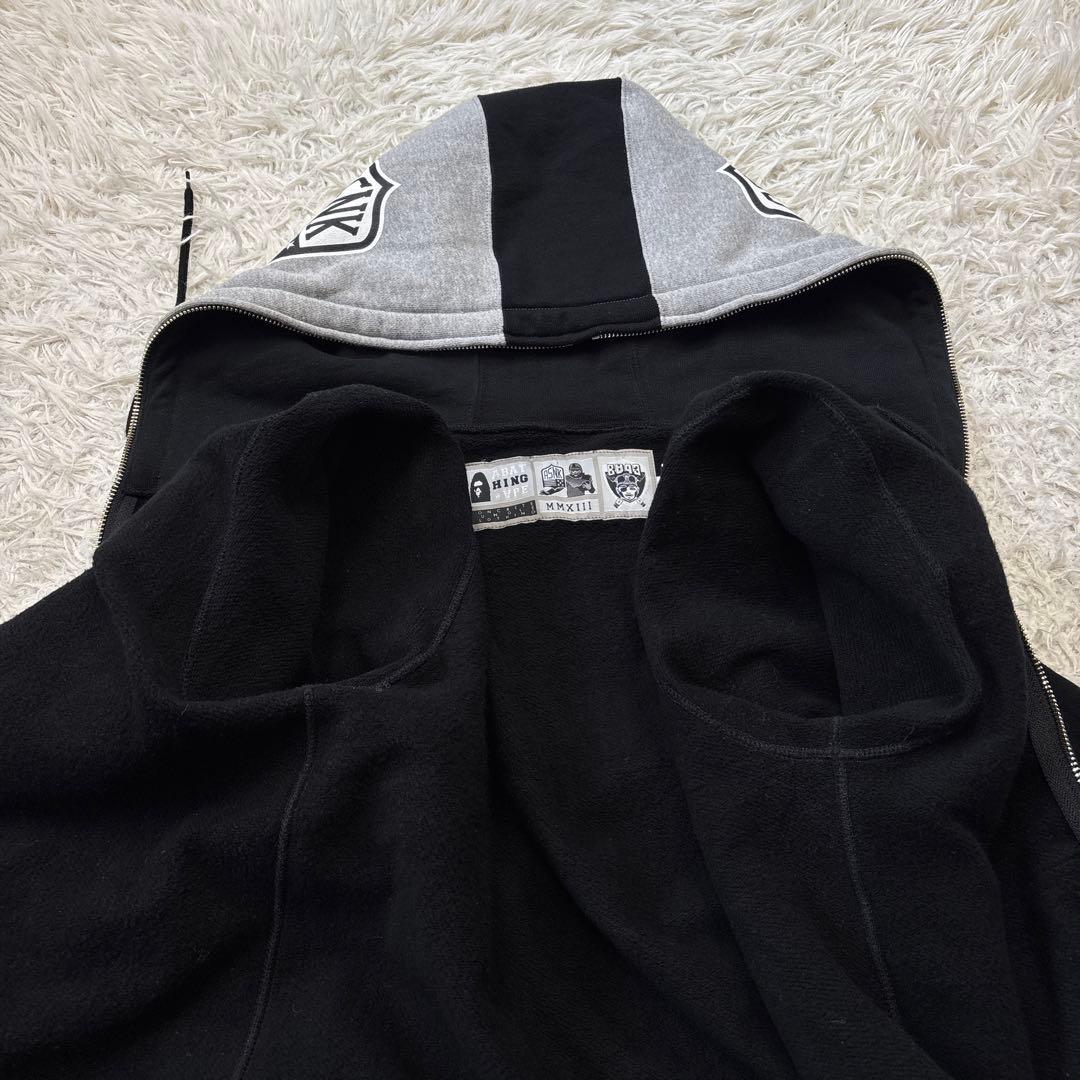 【アベイシングエイプ】 KAWS GAME GEAR パーカー　シャーク　M