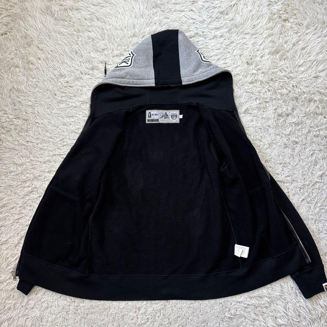【アベイシングエイプ】 KAWS GAME GEAR パーカー　シャーク　M