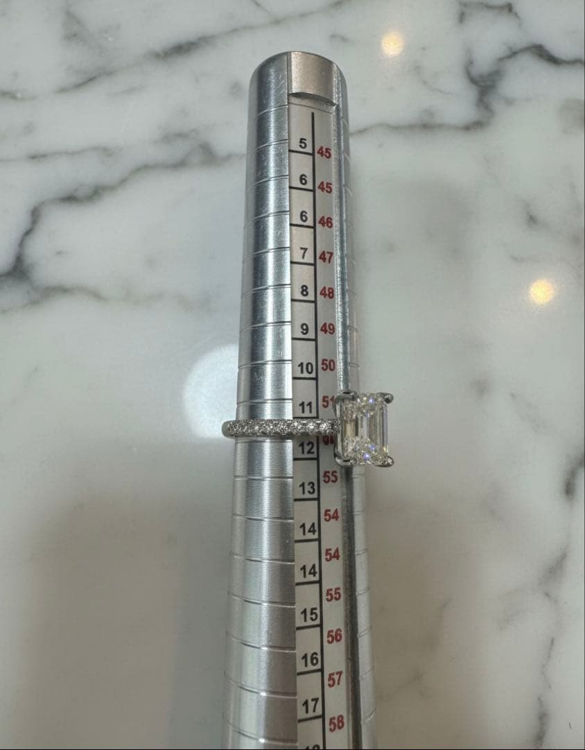 新品未使用 Au750 2ct エメラルドカット リング