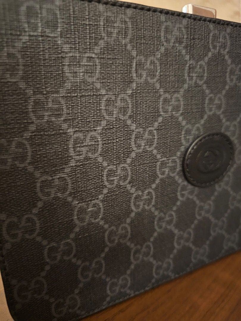 グッチメッセージバックGG Supreme Monogram Leather