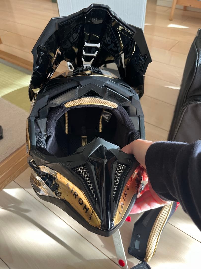 セキュリティ・セーフティ Airoh Aviator 3 TC 222 THE legend