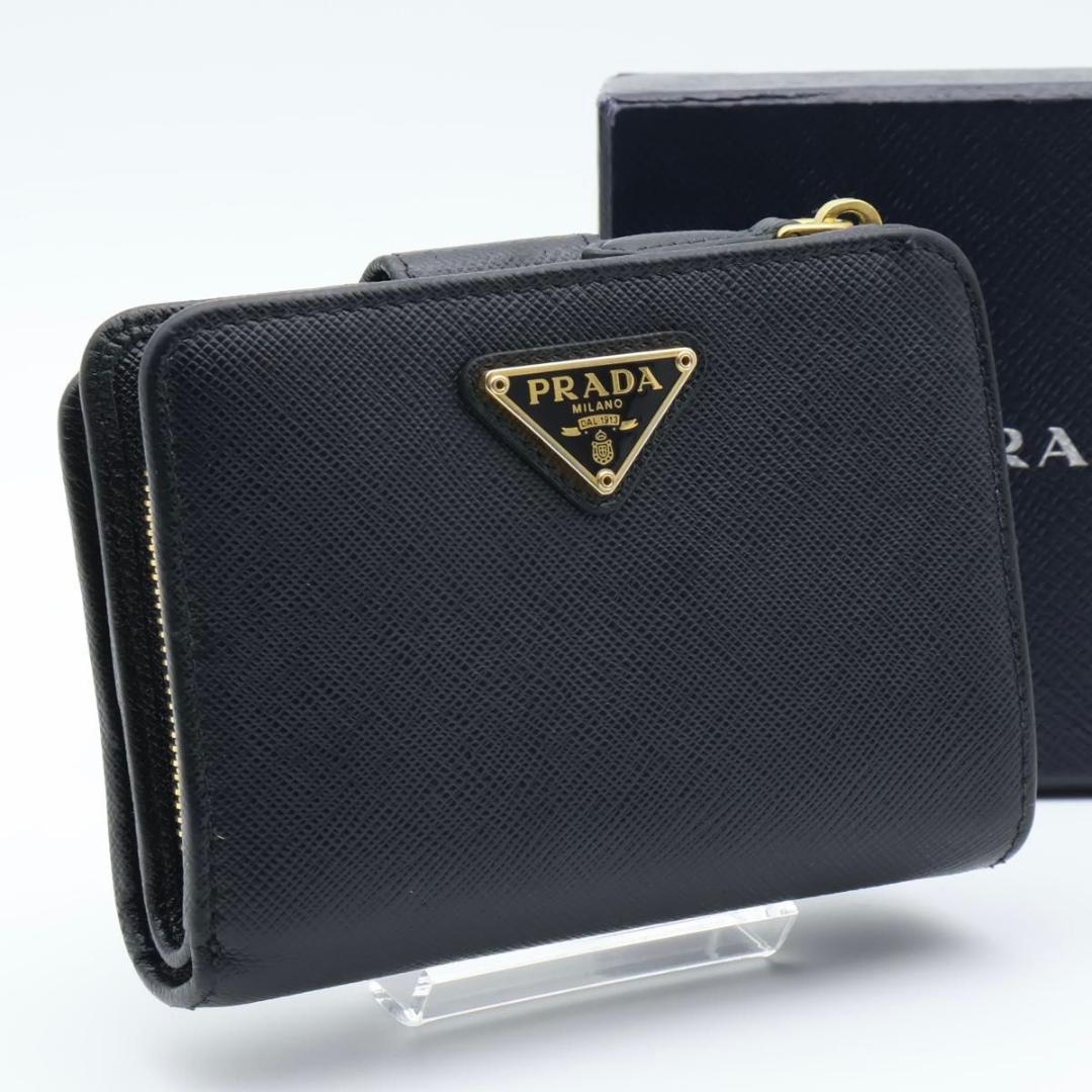 【極美品】PRADA　二つ折り財布　サフィアーノレザー　三角ロゴ　黒